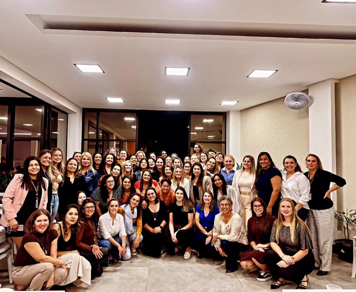 de-grupo-informal-a-rede-de-influencia-clube-do-salto-alto-fortalece-lideranca-feminina-no-mercado-de-seguros