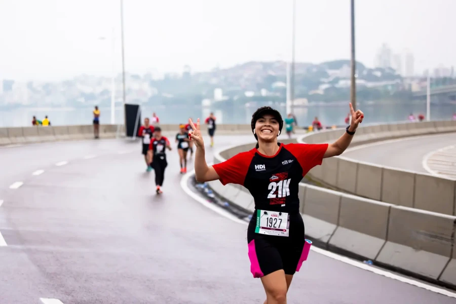 maratona-de-floripa-apresentada-pela-hdi-seguros-revela-perfil-do-corredor-e-reforca-forca-do-turismo-esportivo-no-brasil