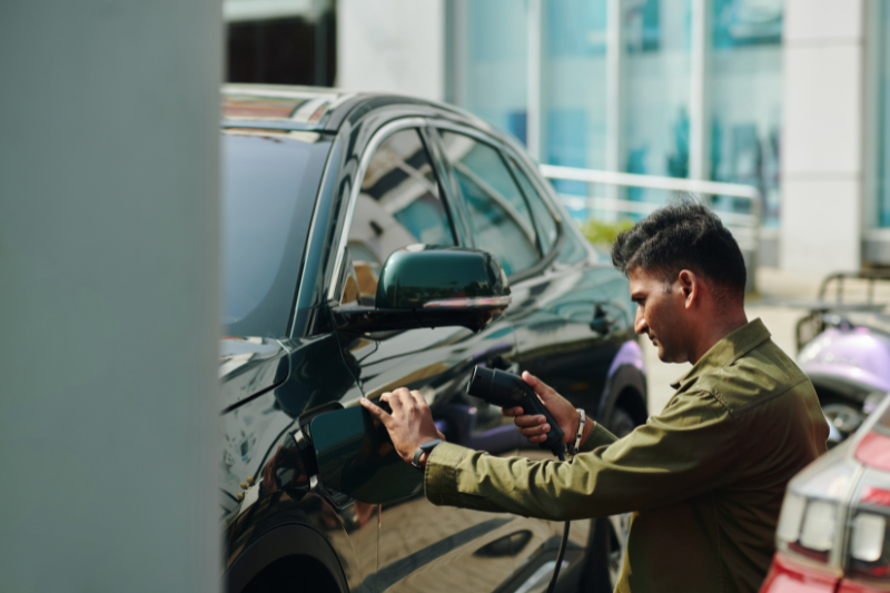 alta-de-88-nas-vendas-de-carros-eletrificados-impulsiona-demanda-por-seguro-auto-especializado