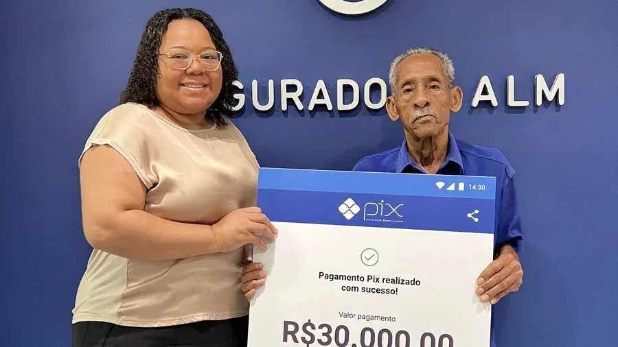seguradora-alm-reafirma-compromisso-com-segurados-ao-entregar-premio-do-pix-premiado