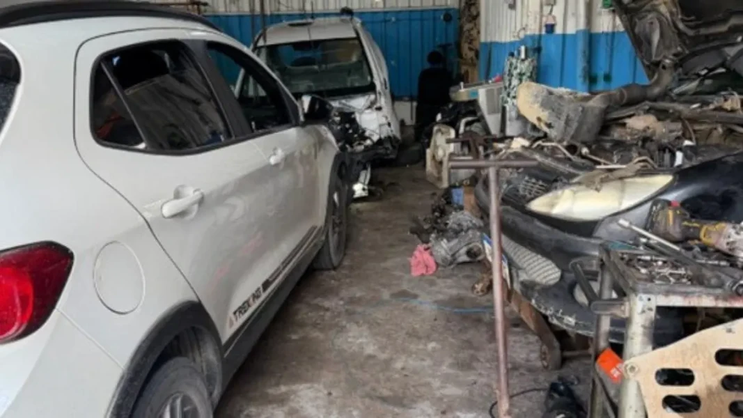 oficina-servia-de-disfarce-para-desmanche-de-carros-em-sc